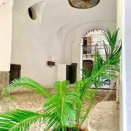 La Casetta Perfetta @ The Cathedral Apartment Palermo
